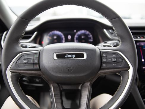 Used 2023 Jeep Grand Cherokee L Limited w/ Black Appearance Package image 3