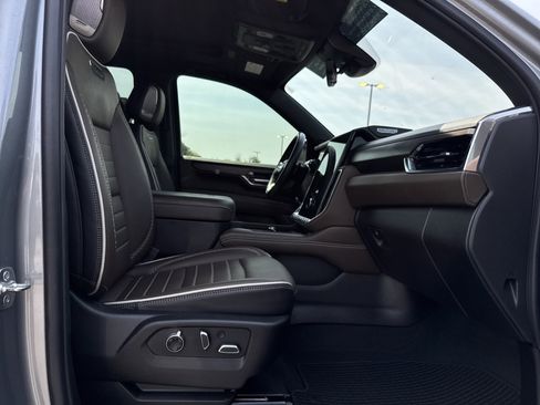 Used 2025 GMC Yukon XL Denali Ultimate image 35