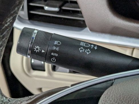 Used 2015 Cadillac XTS Luxury image 32