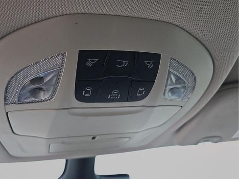 Used 2023 Chrysler Pacifica Touring-L FWD image 19