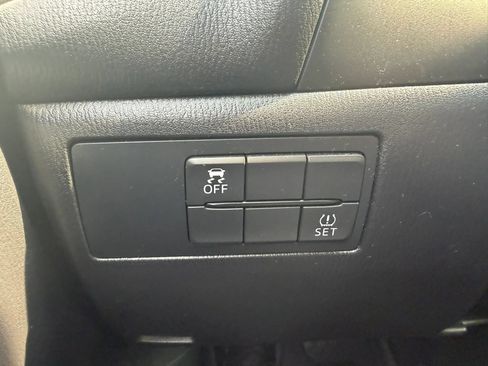 Used 2018 MAZDA MAZDA3 Touring FWD image 17