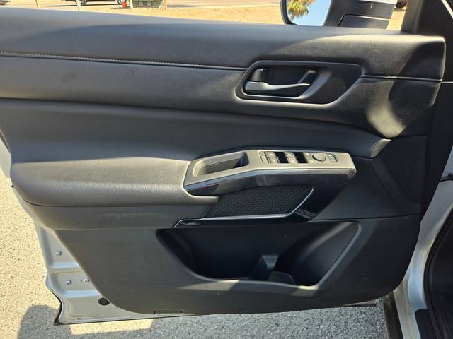 Used 2024 Nissan Pathfinder SV FWD image 17
