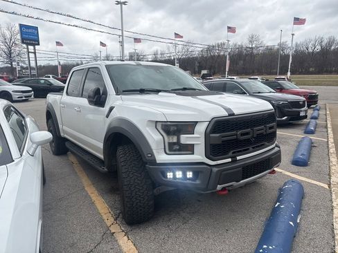 Used 2018 Ford F150 Raptor w/ Equipment Group 802A Luxury image 3
