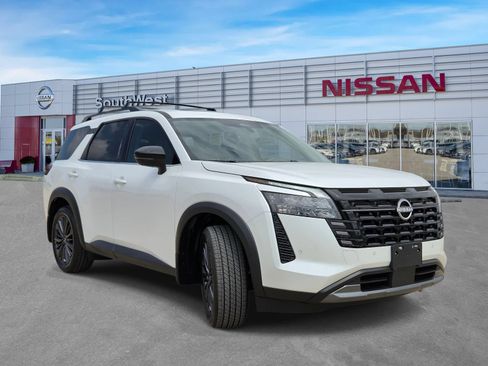 New 2026 Nissan Pathfinder SL w/ SL Premium Package FWD image 3