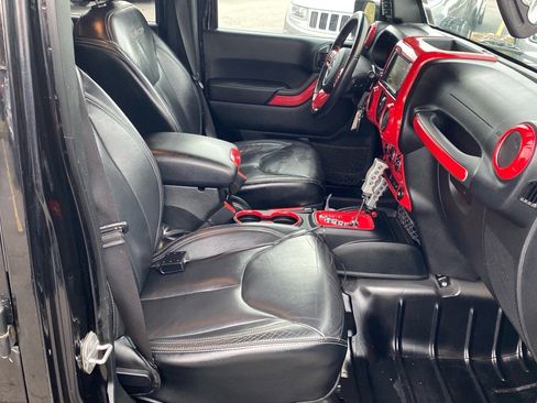 Used 2018 Jeep Wrangler Unlimited Rubicon w/ Connectivity Group image 23