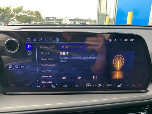 Used 2024 Chevrolet Traverse LT image 26