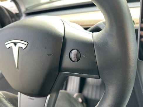 Used 2021 Tesla Model Y Long Range image 18