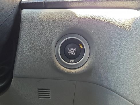 Used 2023 Chrysler Voyager LX FWD image 21
