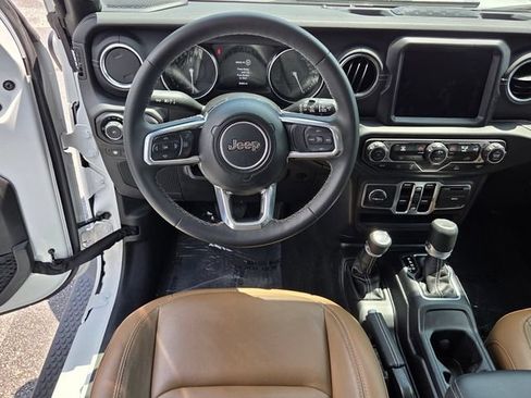 Used 2023 Jeep Wrangler Unlimited Sahara AWD/4WD image 10