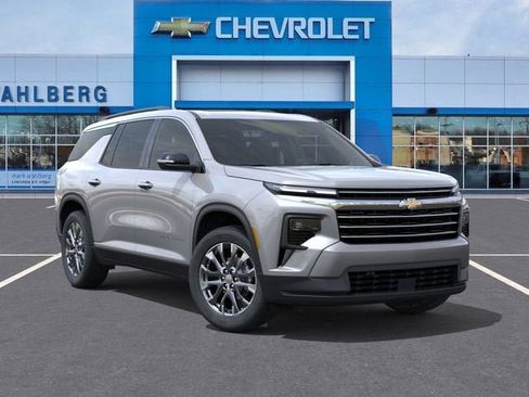 New 2026 Chevrolet Traverse LT w/ Sun and Wheel Package FWD image 7