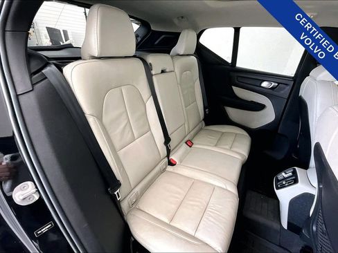 Used 2023 Volvo XC40 B5 Plus w/ Protection Package Premier image 35