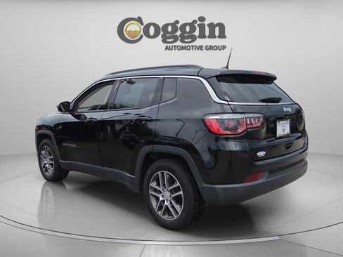 Used 2020 Jeep Compass Latitude FWD image 3