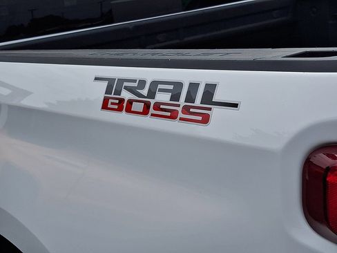 Used 2020 Chevrolet Silverado 1500 LT Trail Boss AWD/4WD image 32