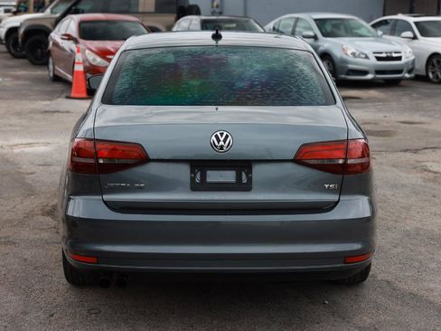 Used 2016 Volkswagen Jetta SE FWD image 9