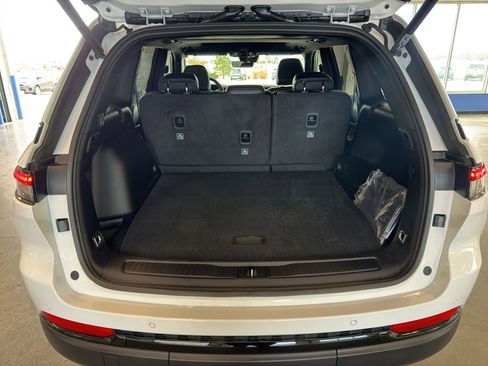 New 2025 Jeep Grand Cherokee Altitude AWD/4WD image 13