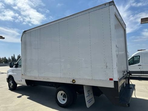 Used 2019 Ford E-350 and Econoline 350 Super Duty RWD image 2