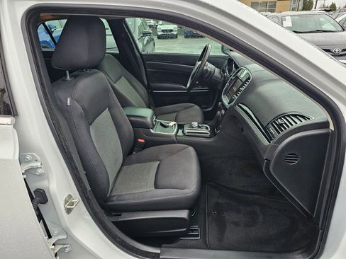 Used 2023 Chrysler 300 Touring image 12