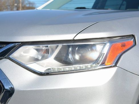 Used 2018 Chevrolet Traverse LT image 16