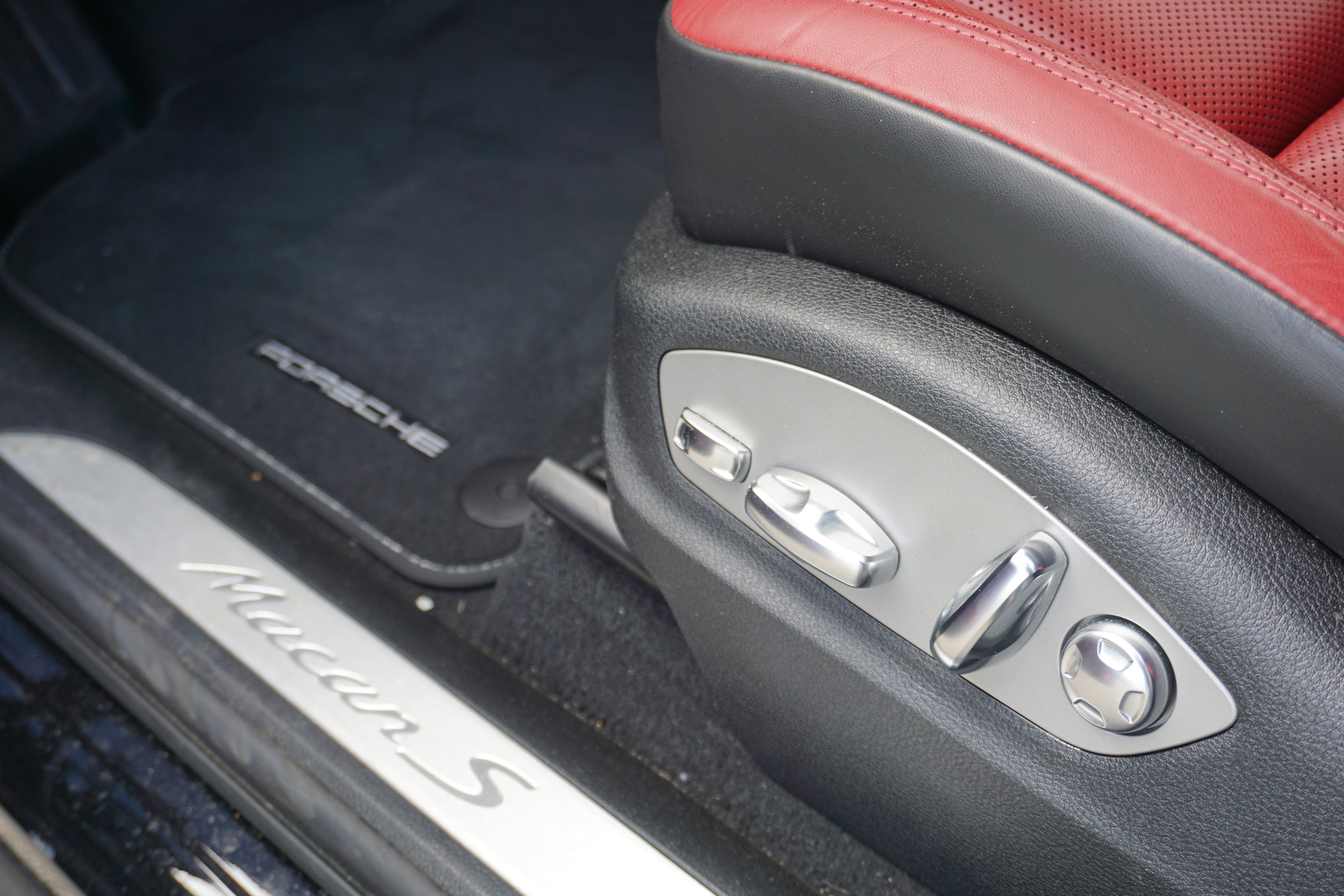Certified 2023 Porsche Macan S AWD/4WD image 20