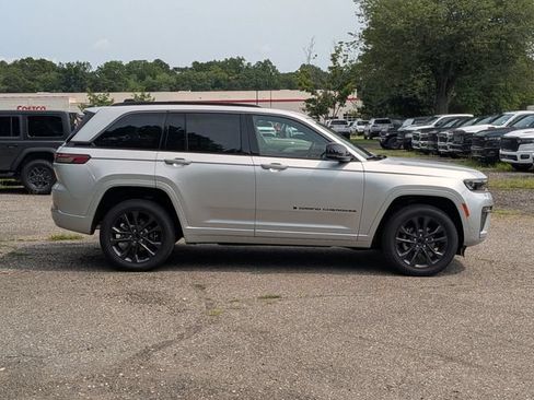 New 2026 Jeep Grand Cherokee Limited AWD/4WD image 2