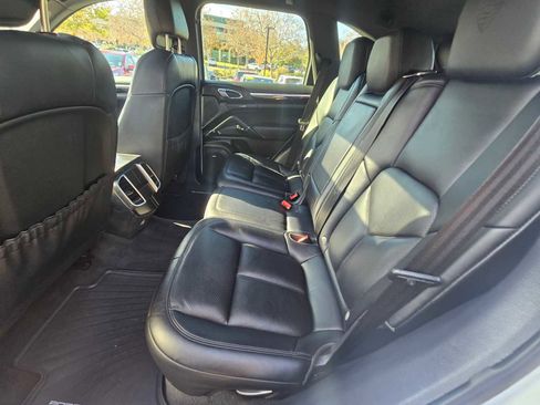 Used 2018 Porsche Cayenne Platinum Edition image 22