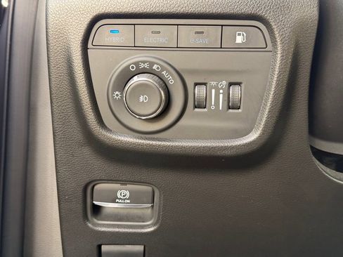 Used 2023 Jeep Grand Cherokee Overland w/ Luxury Tech Group IV image 29