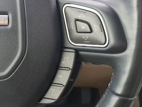 Used 2018 Land Rover Range Rover Evoque SE image 25