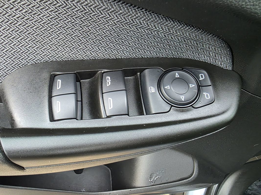 Used 2021 Chevrolet TrailBlazer LT w/ Premium Seating Package AWD/4WD image 14