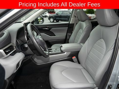 Certified 2024 Toyota Highlander XLE AWD/4WD image 13