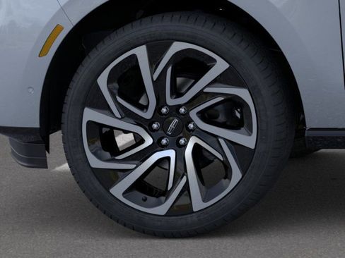 New 2026 Lincoln Navigator L Reserve AWD/4WD image 19