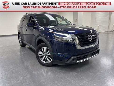 Used 2023 Nissan Pathfinder SL AWD/4WD image 1
