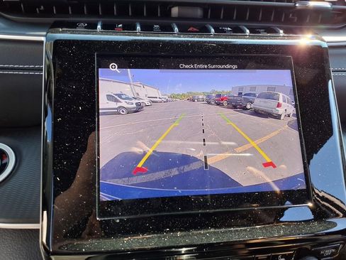 Used 2023 Jeep Grand Cherokee Altitude AWD/4WD image 11