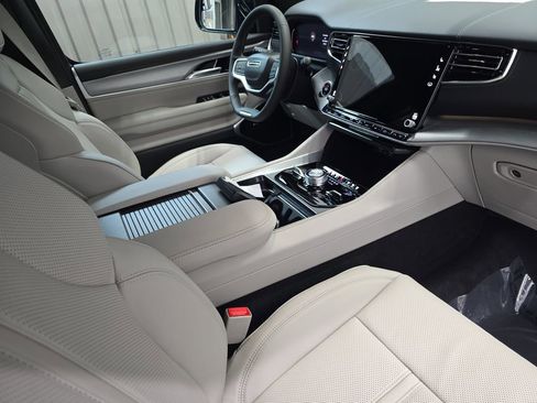 New 2026 Jeep Grand Wagoneer Limited AWD/4WD image 10