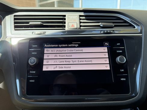 Used 2024 Volkswagen Tiguan SE R-Line FWD image 21