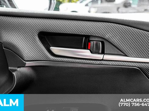 Used 2025 Toyota Camry SE image 49