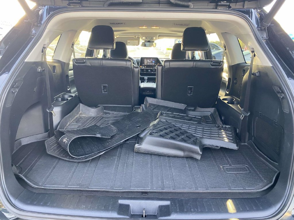 Used 2022 Toyota Highlander XLE AWD/4WD image 30