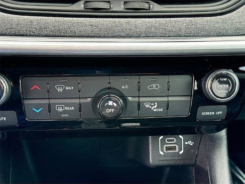 Used 2022 Jeep Compass Latitude image 13