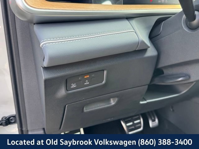 Certified 2025 Volkswagen Tiguan SEL R-Line AWD/4WD image 38
