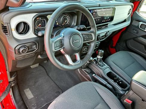 Used 2024 Jeep Wrangler Unlimited Sahara AWD/4WD image 10