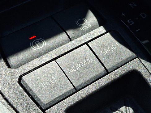 Used 2019 Toyota RAV4 XLE w/ Carpet Mat Package FWD image 25