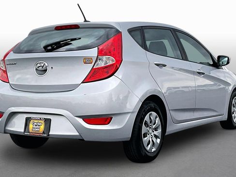Used 2017 Hyundai Accent SE FWD image 2