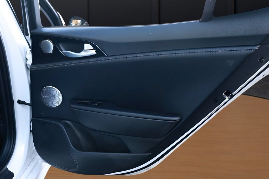 Used 2019 Kia Stinger Premium RWD image 28