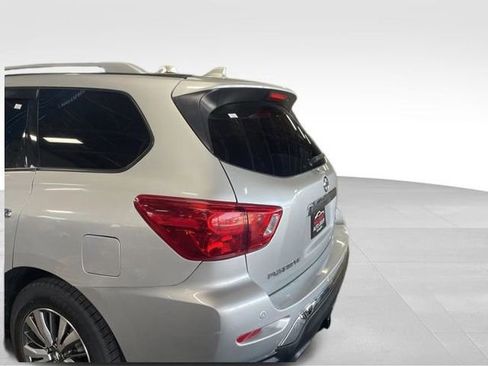 Used 2019 Nissan Pathfinder SL AWD/4WD image 3