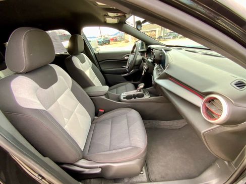 Used 2025 Chevrolet Trax RS image 21