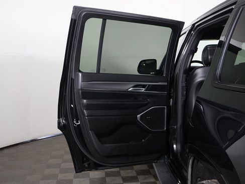Used 2024 Jeep Wagoneer Series II AWD/4WD image 27