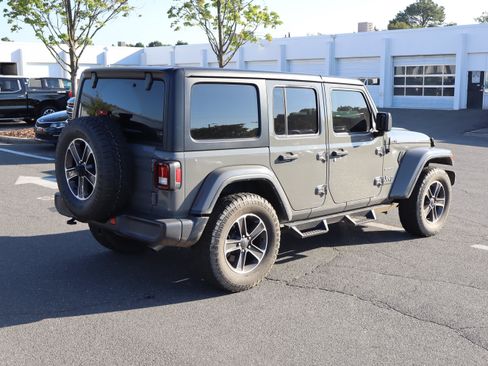 Used 2023 Jeep Wrangler Unlimited Sahara AWD/4WD image 10