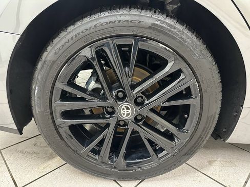 Used 2025 Toyota Camry SE w/ Convenience Package image 14