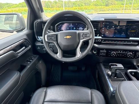 Used 2025 Chevrolet Silverado 1500 LTZ AWD/4WD image 14