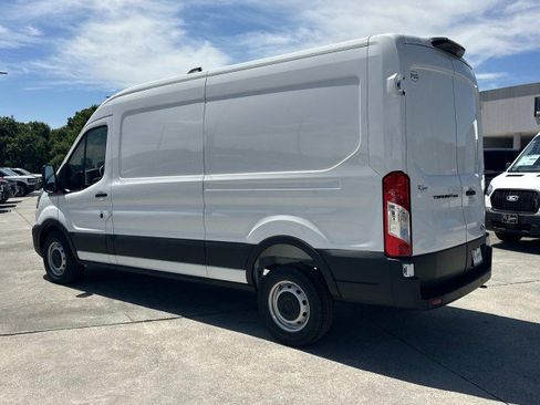 New 2026 Ford Transit 250 148 Medium Roof w/ Load Area Protection Package RWD image 5
