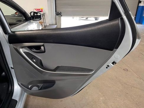 Used 2012 Hyundai Elantra GLS FWD image 15